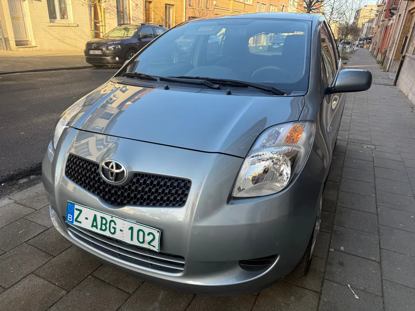 Toyota Yaris 25000KM!! NEUF AUTOMATIQUE 1ER MAIN ✅GARANTIE Gris - 1