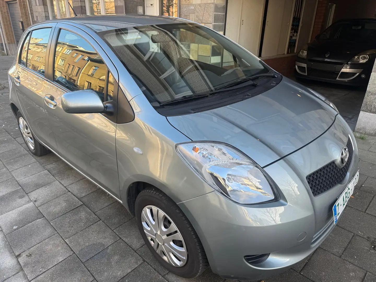 Toyota Yaris 25000KM!! NEUF AUTOMATIQUE 1ER MAIN ✅GARANTIE Gris - 2