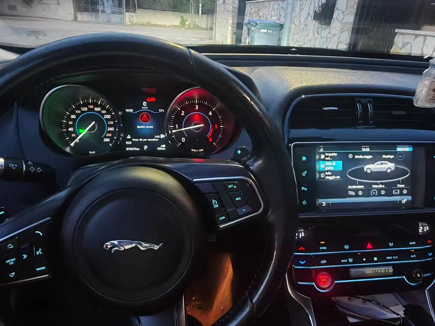 Jaguar XE XE 2.0d Prestige 180cv auto Nero - 2