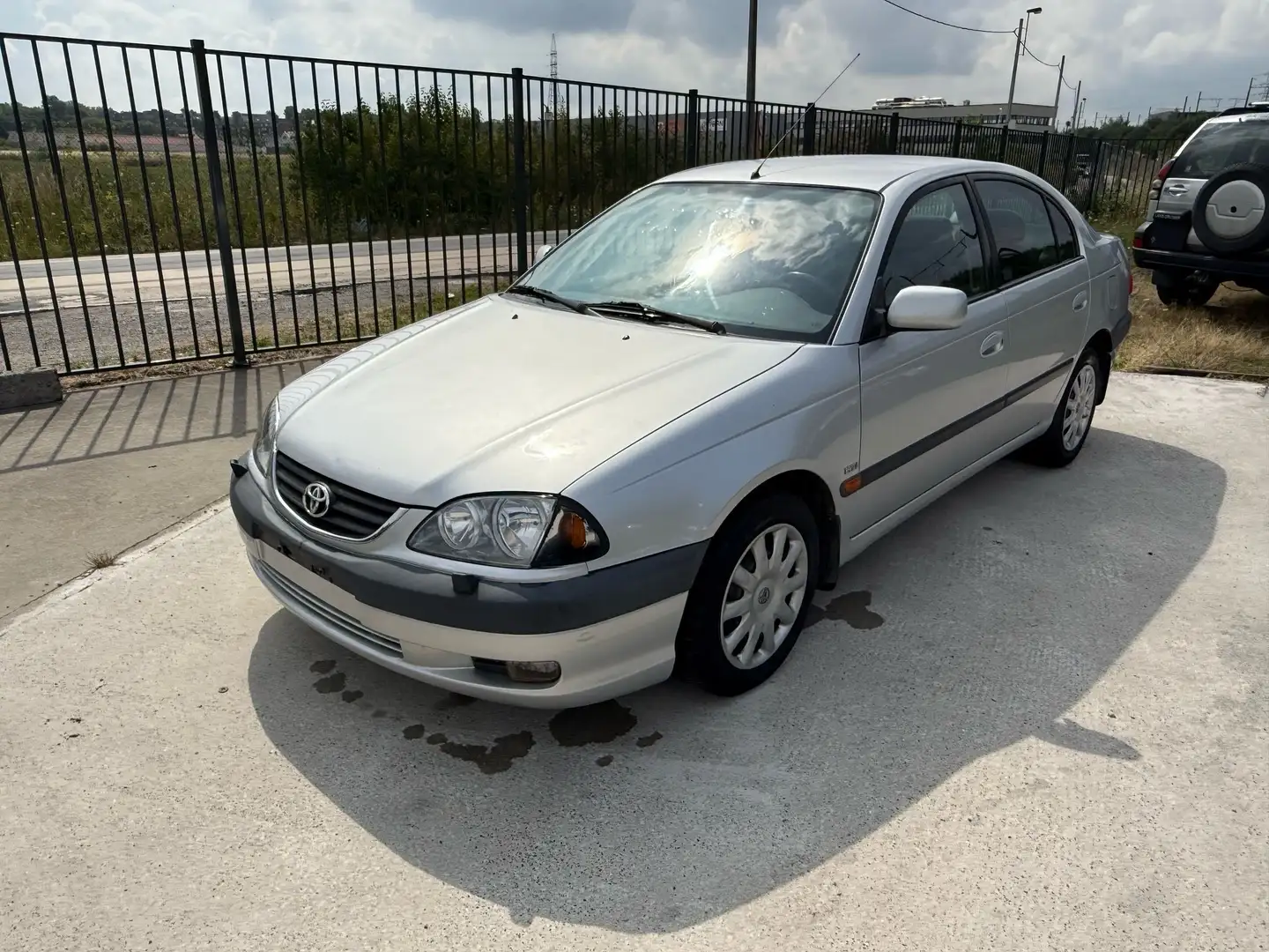 Toyota Avensis 1.8i VVT-i 16v Linea Sol Zilver - 1