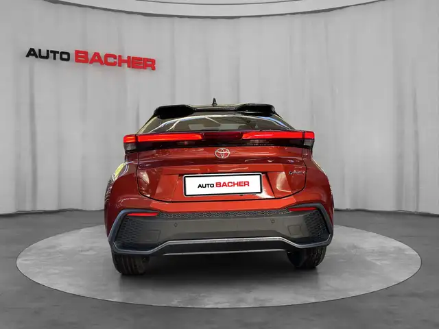 Toyota C-HR view 4