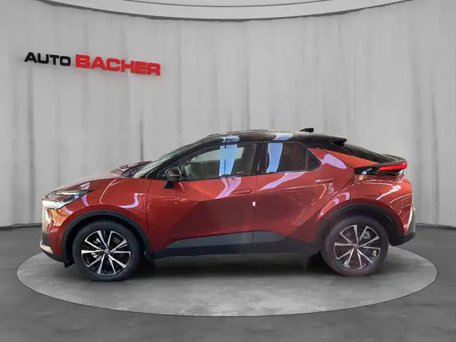 Toyota C-HR view 3