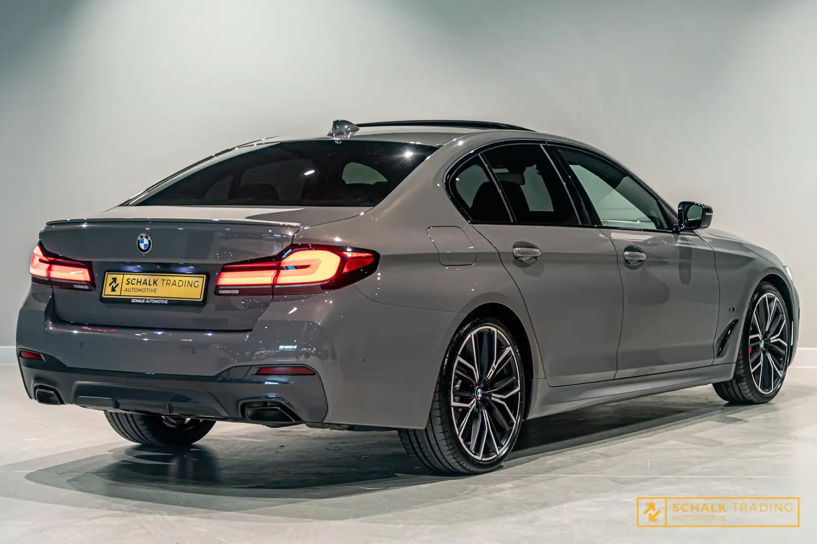 BMW 520 5-serie 520i|M-sport|NAP|HUD|H&K|Cam|Pano|Dealer o Gris - 2