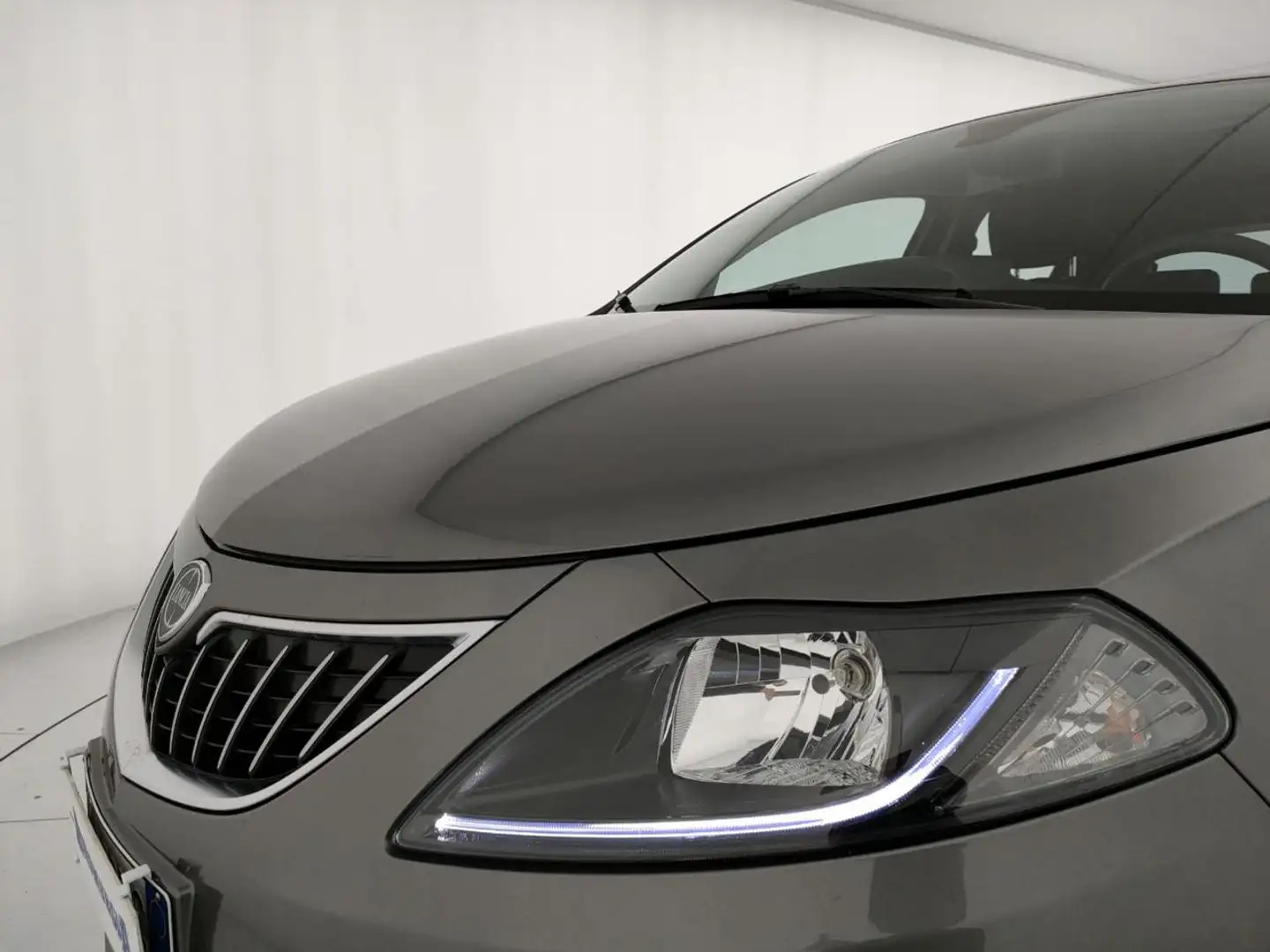 Lancia Ypsilon 1.0 FireFly 5 porte S&S Hybrid Platino Grigio - 2
