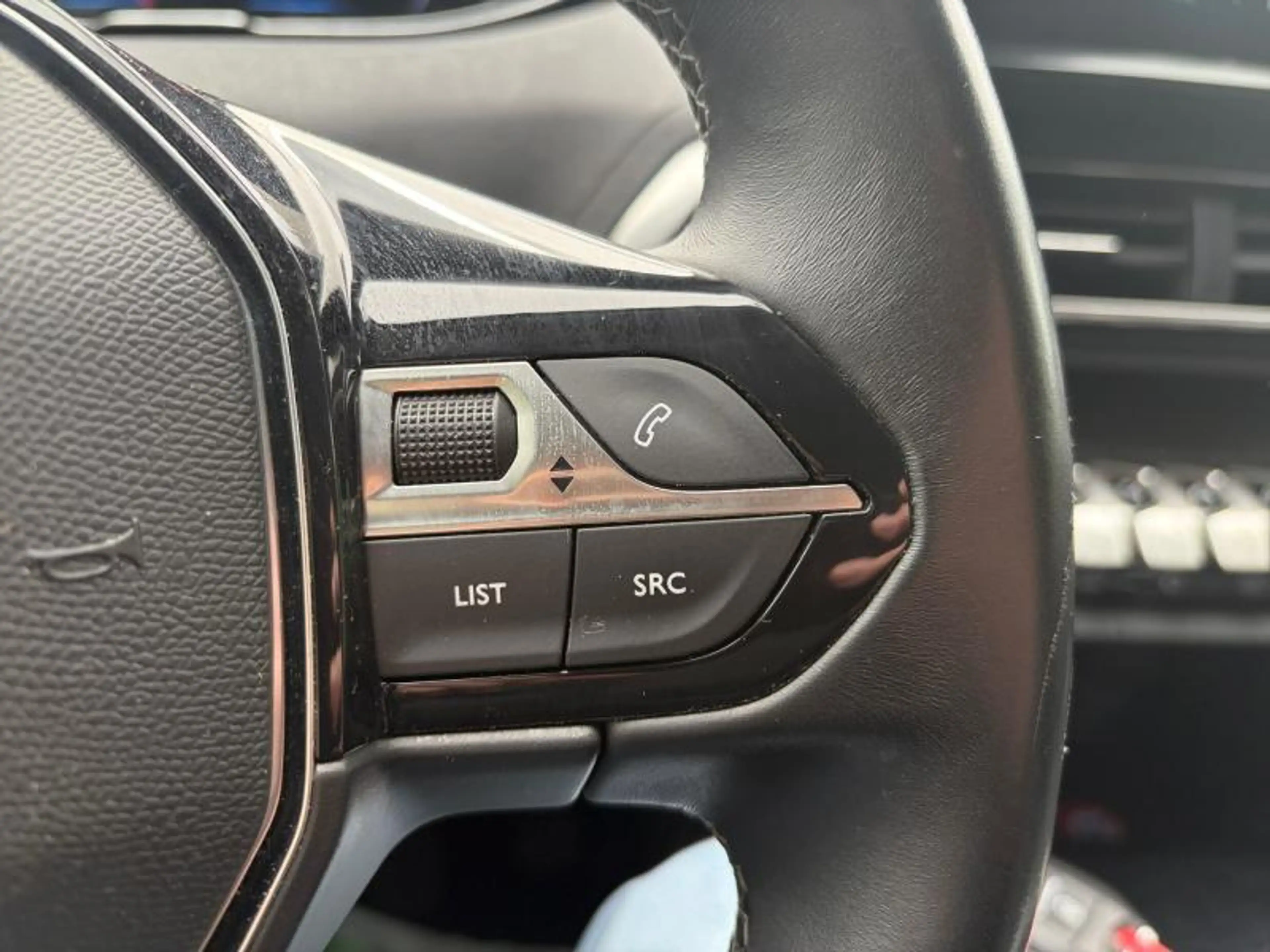 Peugeot 5008 1.5HDi 130cv Noir 01/22 67934km Clim GPS — photo 15