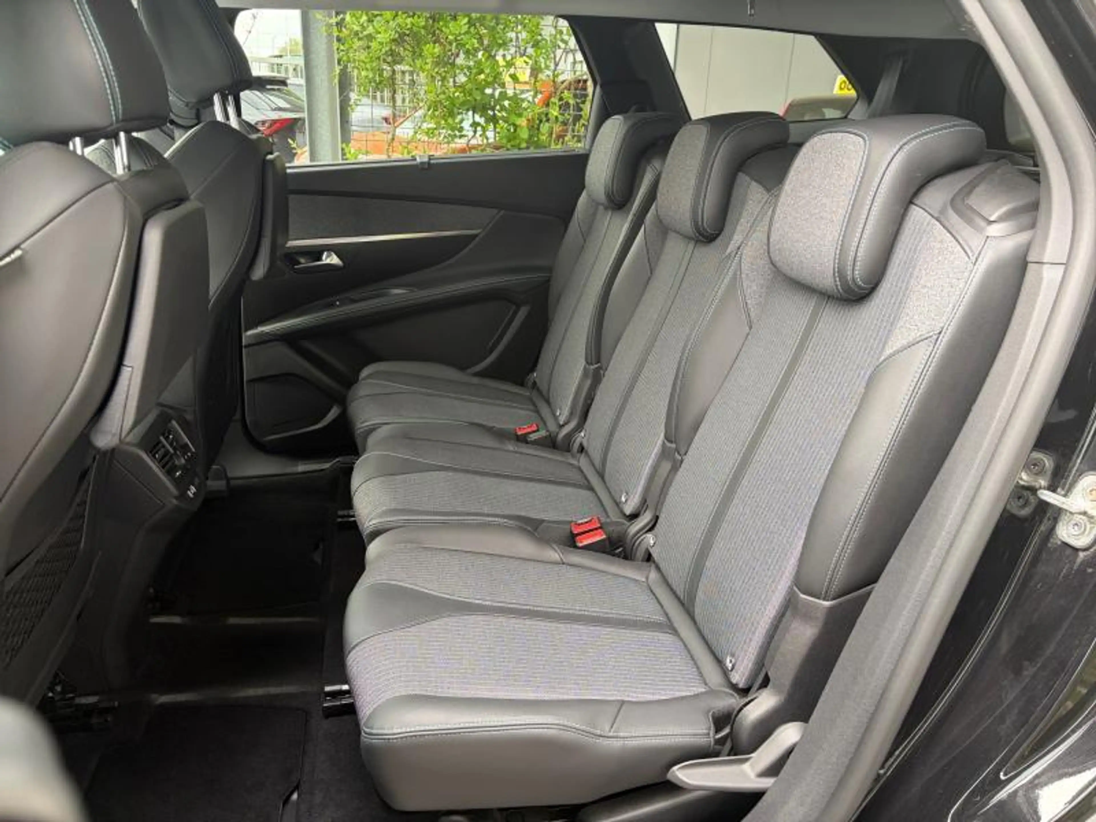 Peugeot 5008 1.5HDi 130cv Noir 01/22 67934km Clim GPS — photo 7