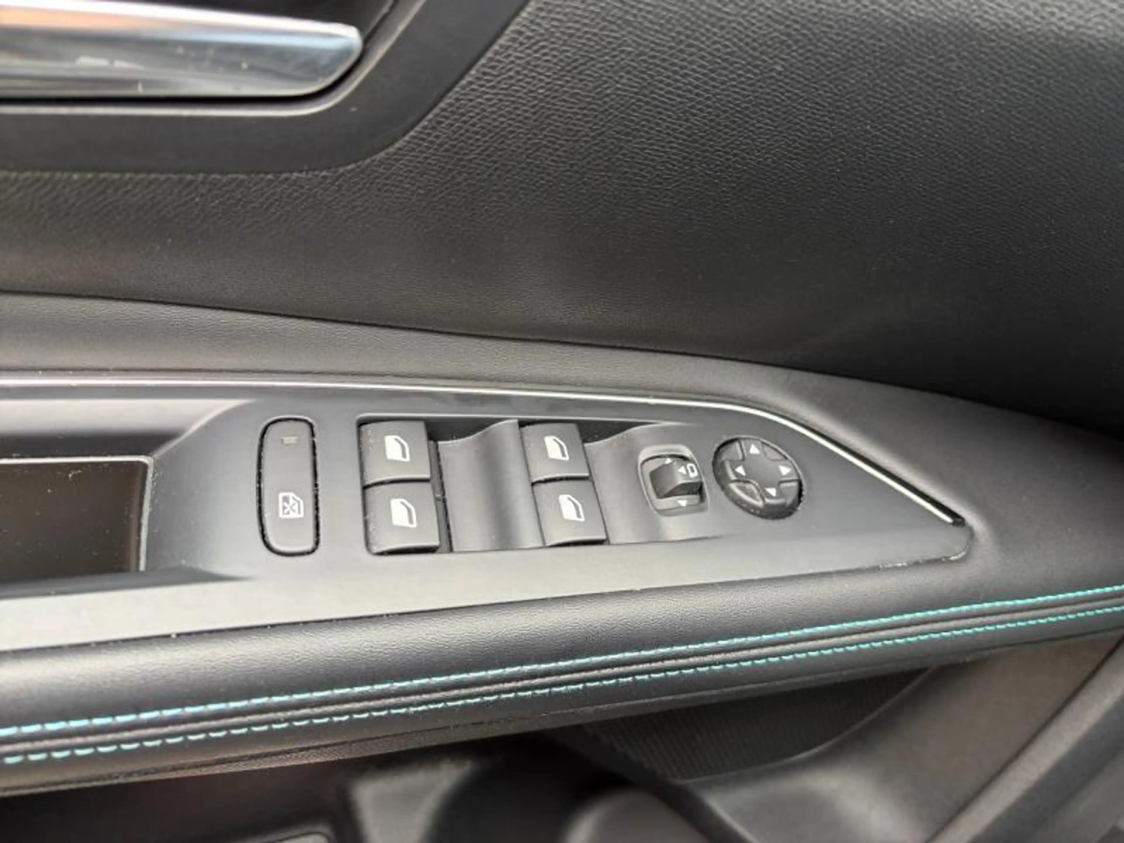 Peugeot 5008 1.5HDi 130cv Noir 01/22 67934km Clim GPS — photo 13