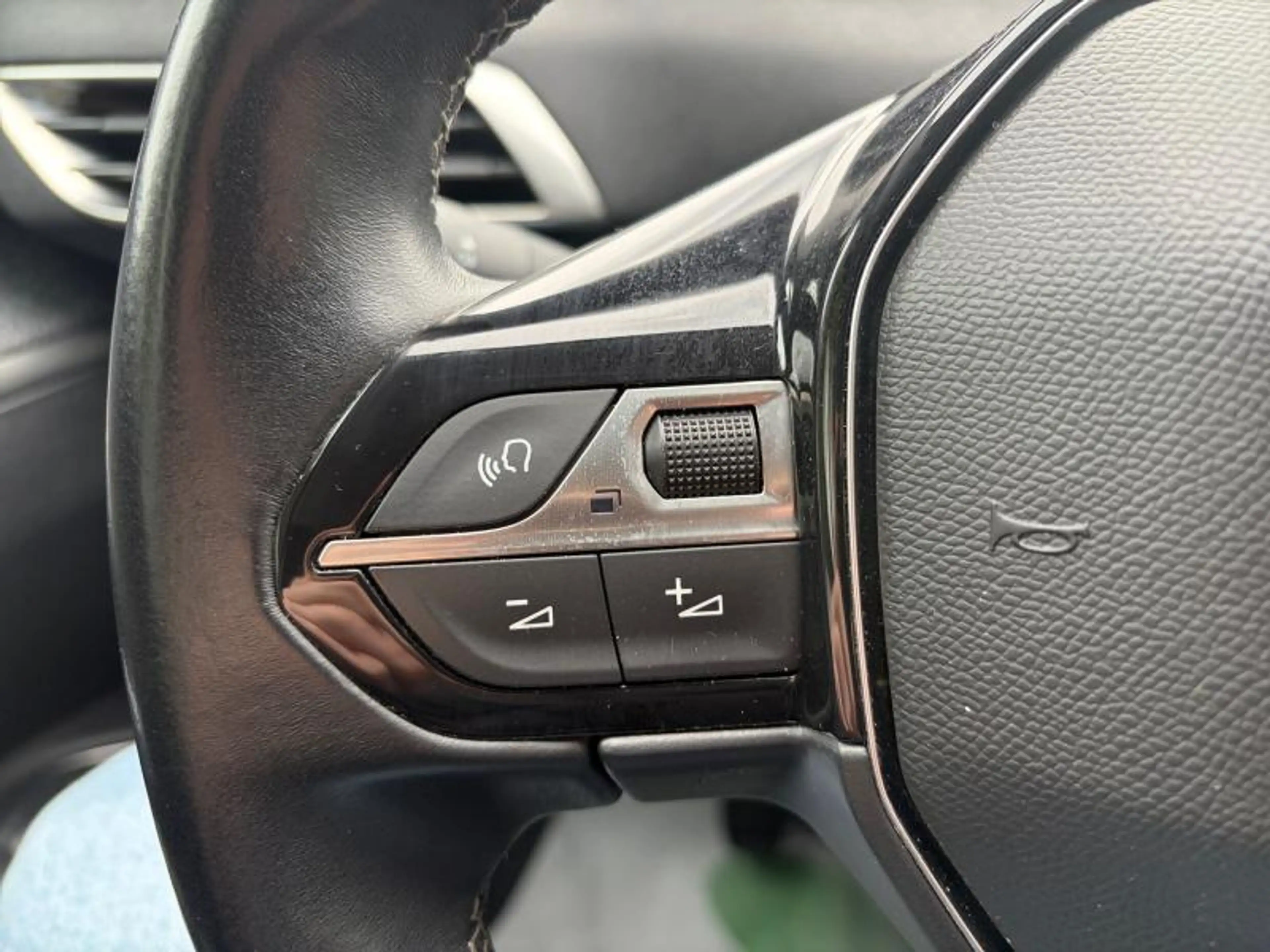 Peugeot 5008 1.5HDi 130cv Noir 01/22 67934km Clim GPS — photo 14