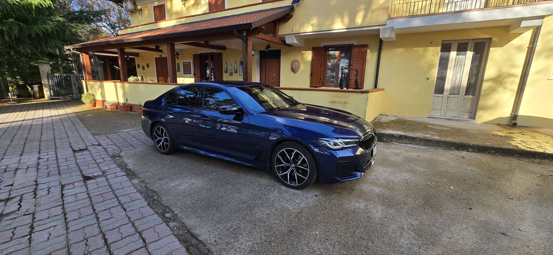 2022 BMW 520