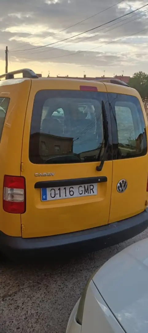 Volkswagen Caddy VOLKSWAGEN Industrial Manual de 5 Puertas Amarillo - 2