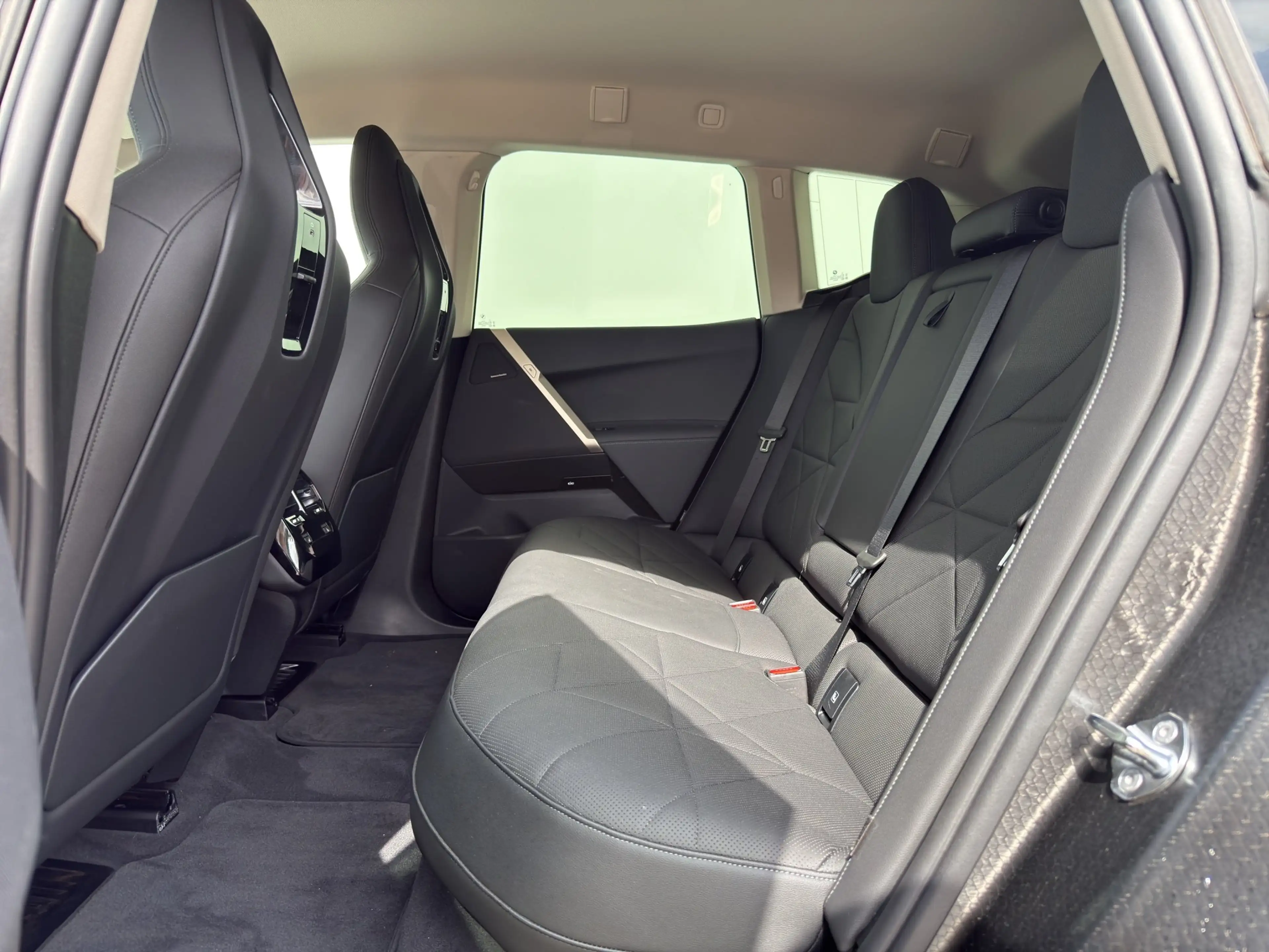 BMW iX xDrive40 Sportpaket Laser+AHK+Softclose+H&K — photo 8