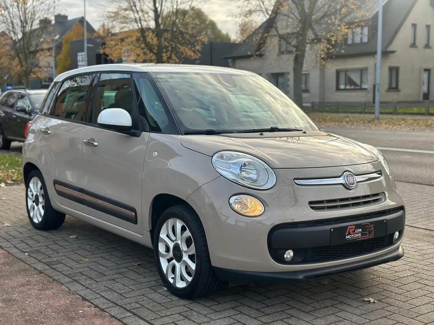 Fiat 500L 1.4i Lounge - 51.549KM - Airco - Bluetooth - Pano Beige - 2