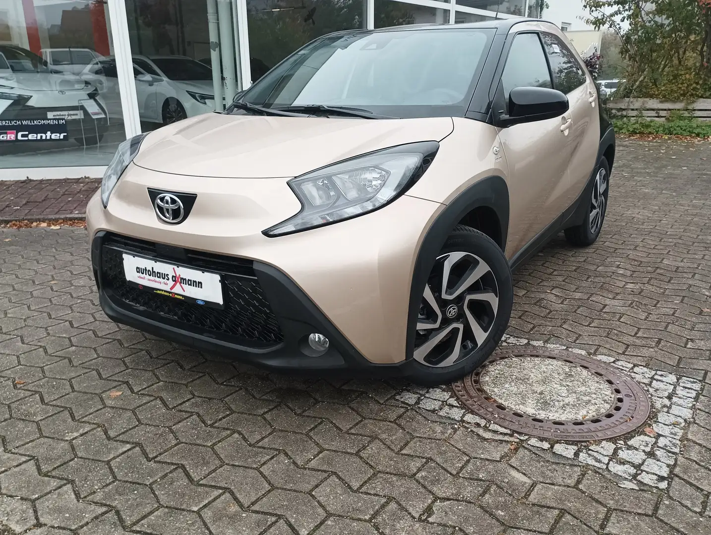 Toyota Aygo X Teamplayer Beige - 2