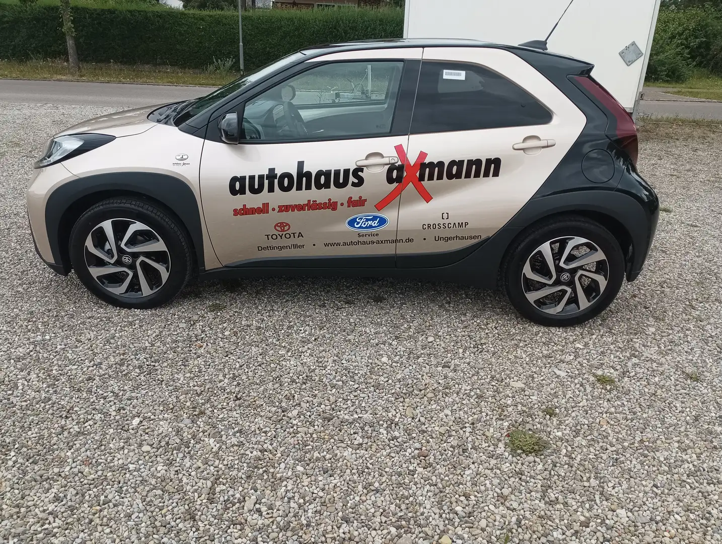 Toyota Aygo X Teamplayer Beige - 2