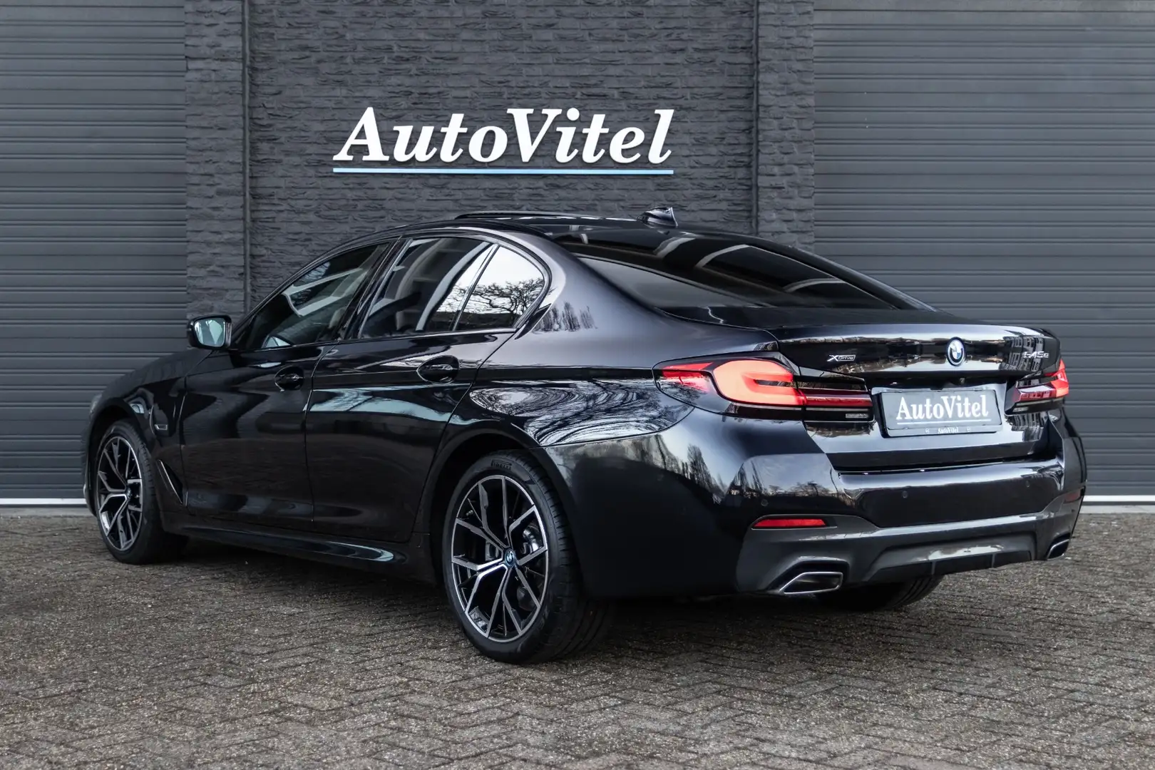 BMW 545 5-serie 545e xDrive M-Sport | Schuifdak | Sportled Czarny - 2