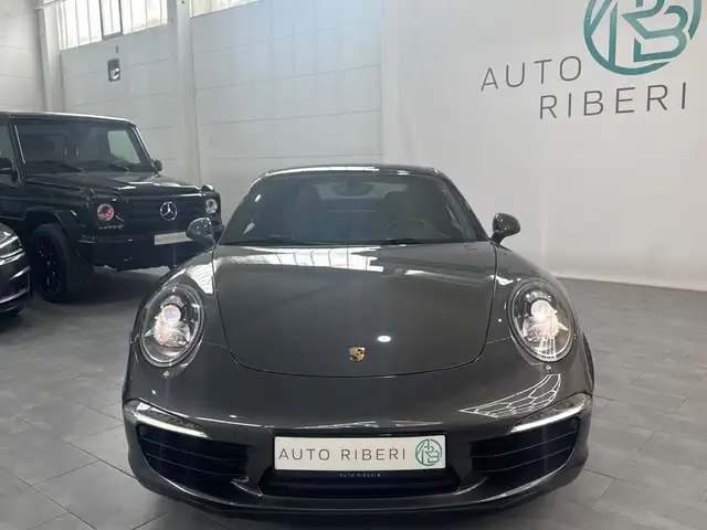 Porsche 911 view 2