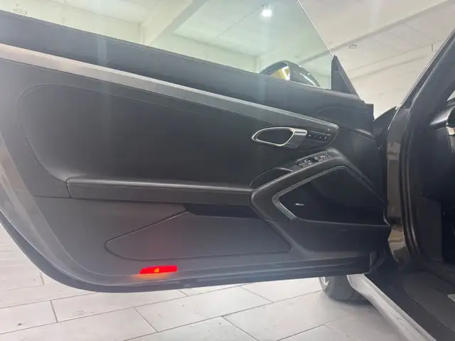 Porsche 911 view 10