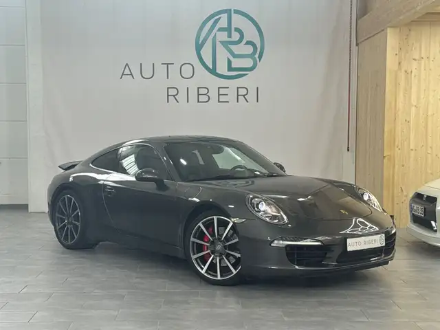 Porsche 911 main image