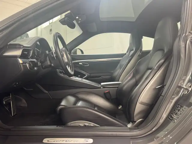 Porsche 911 view 13