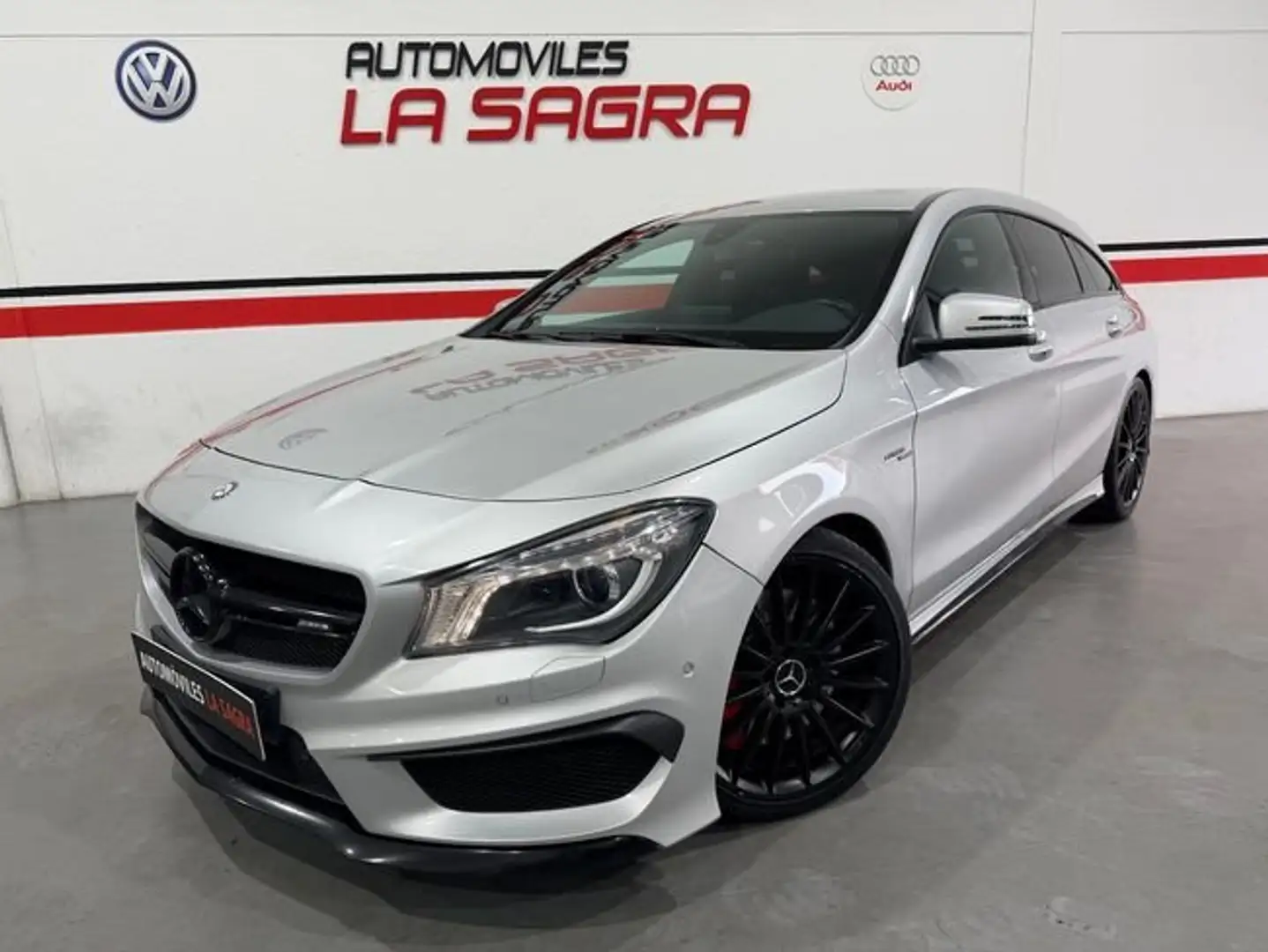 Mercedes-Benz CLA 45 AMG Gris - 1