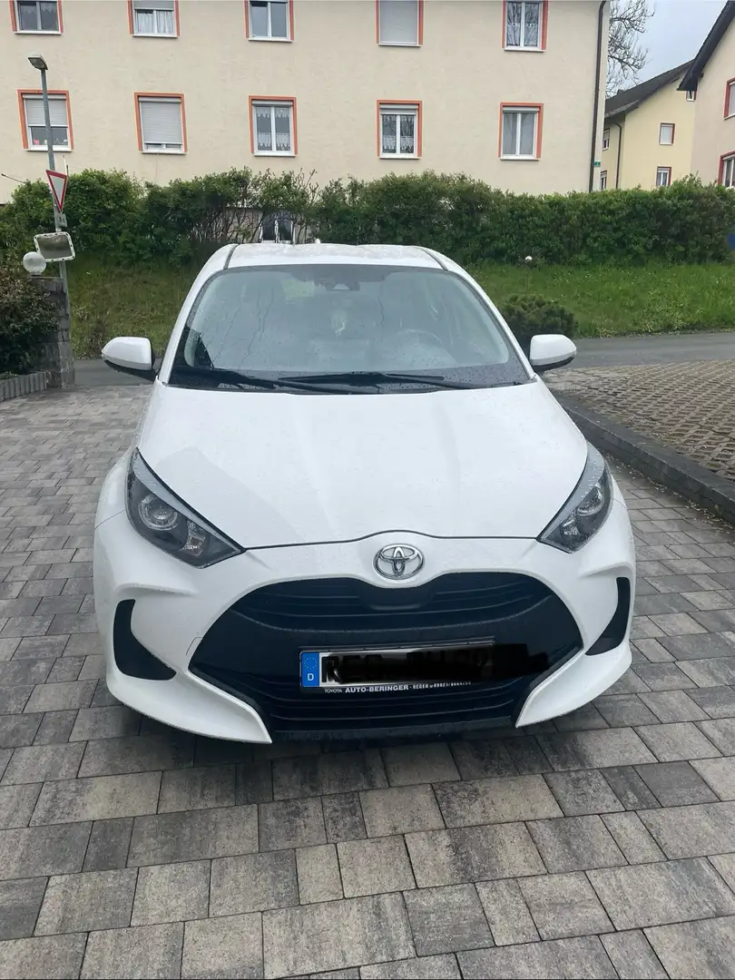 Toyota Yaris 1.0 VVT-i Weiß - 1