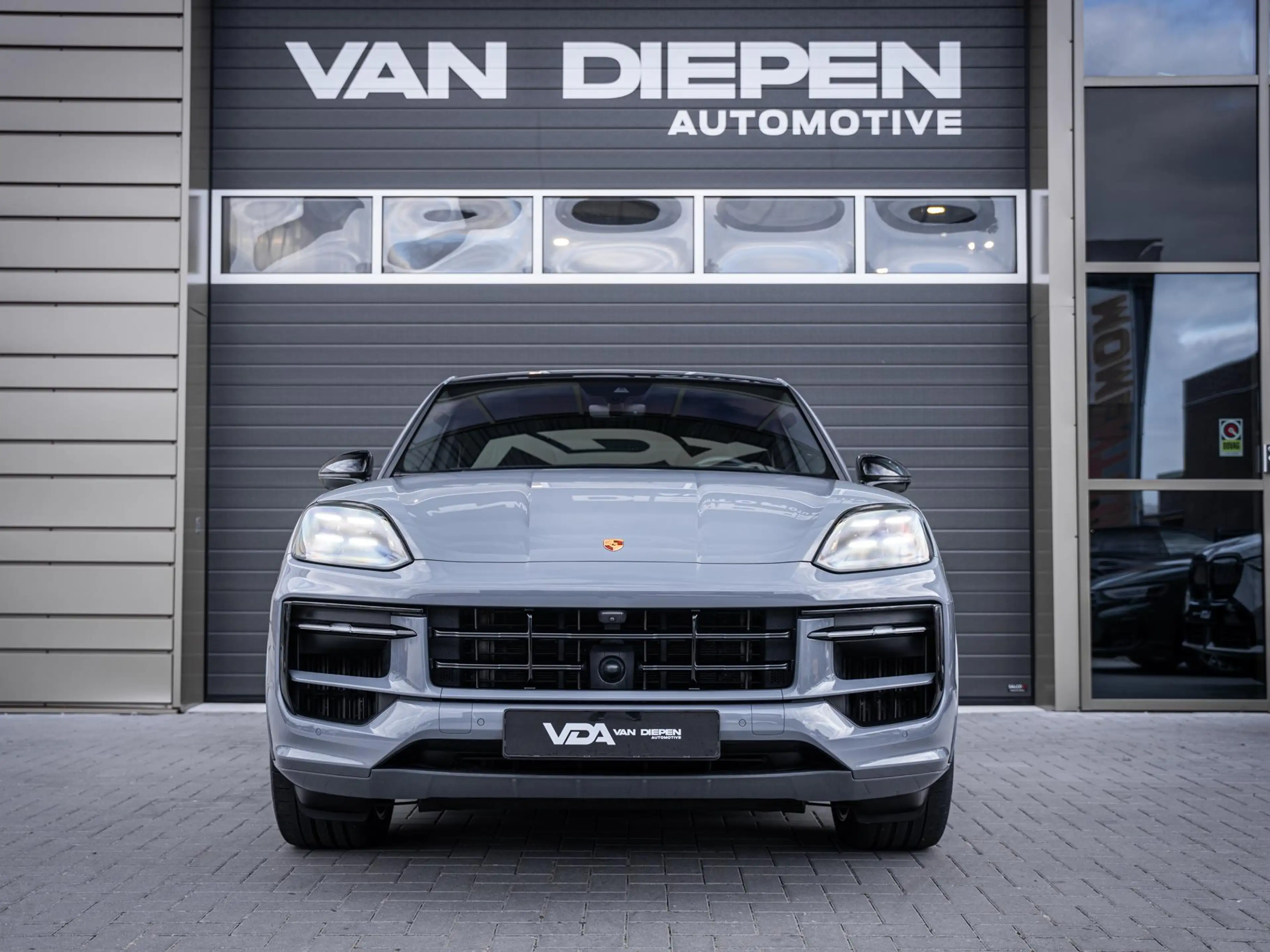 Porsche Cayenne Coupé 3.0 E-Hybrid - Sport Chrono l FULL SPEC! l 4 — photo 3