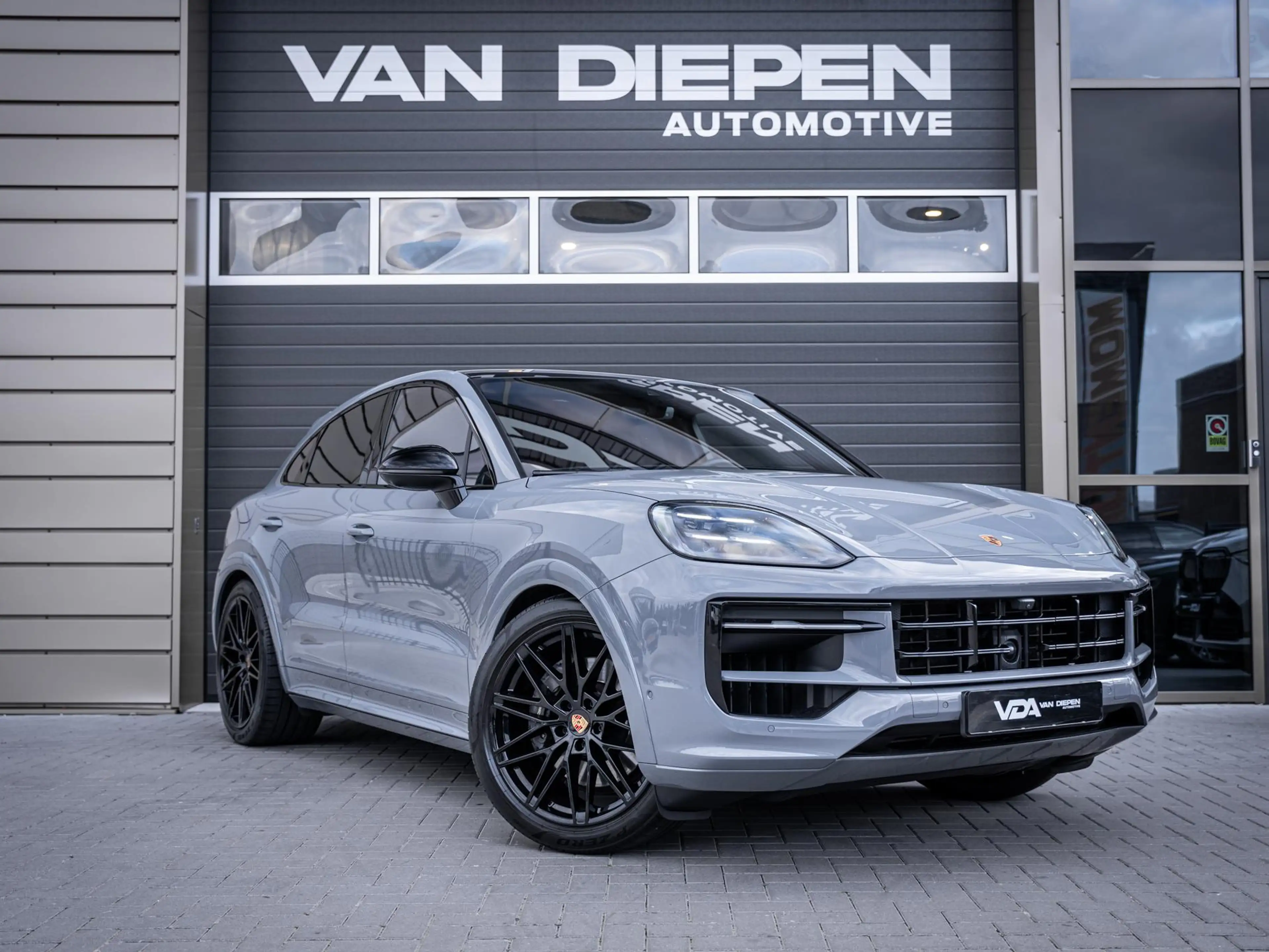 Porsche Cayenne Coupé 3.0 E-Hybrid - Sport Chrono l FULL SPEC! l 4 — photo 4