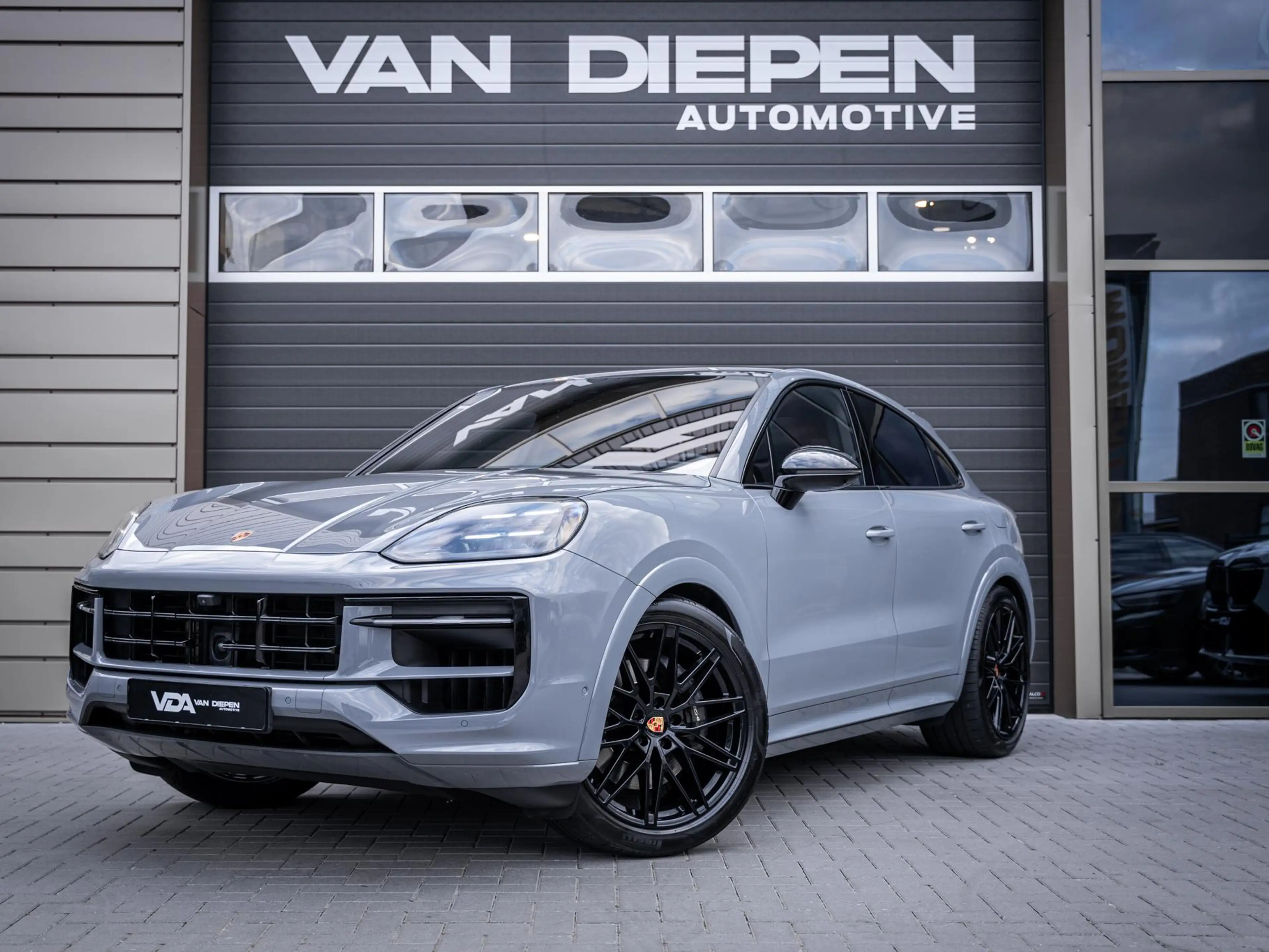 Porsche Cayenne Coupé 3.0 E-Hybrid - Sport Chrono l FULL SPEC! l 4