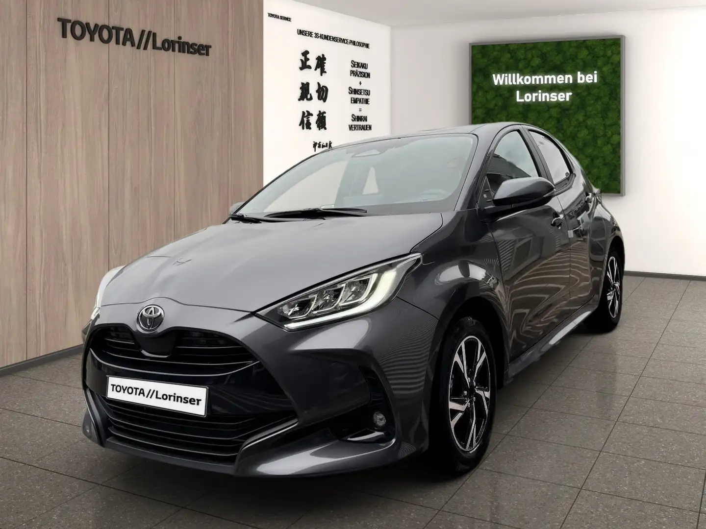 Toyota Yaris 1.5 Teamplayer Kam.+KlimaA+LED+SHZ+ACC+AUT Grau - 1