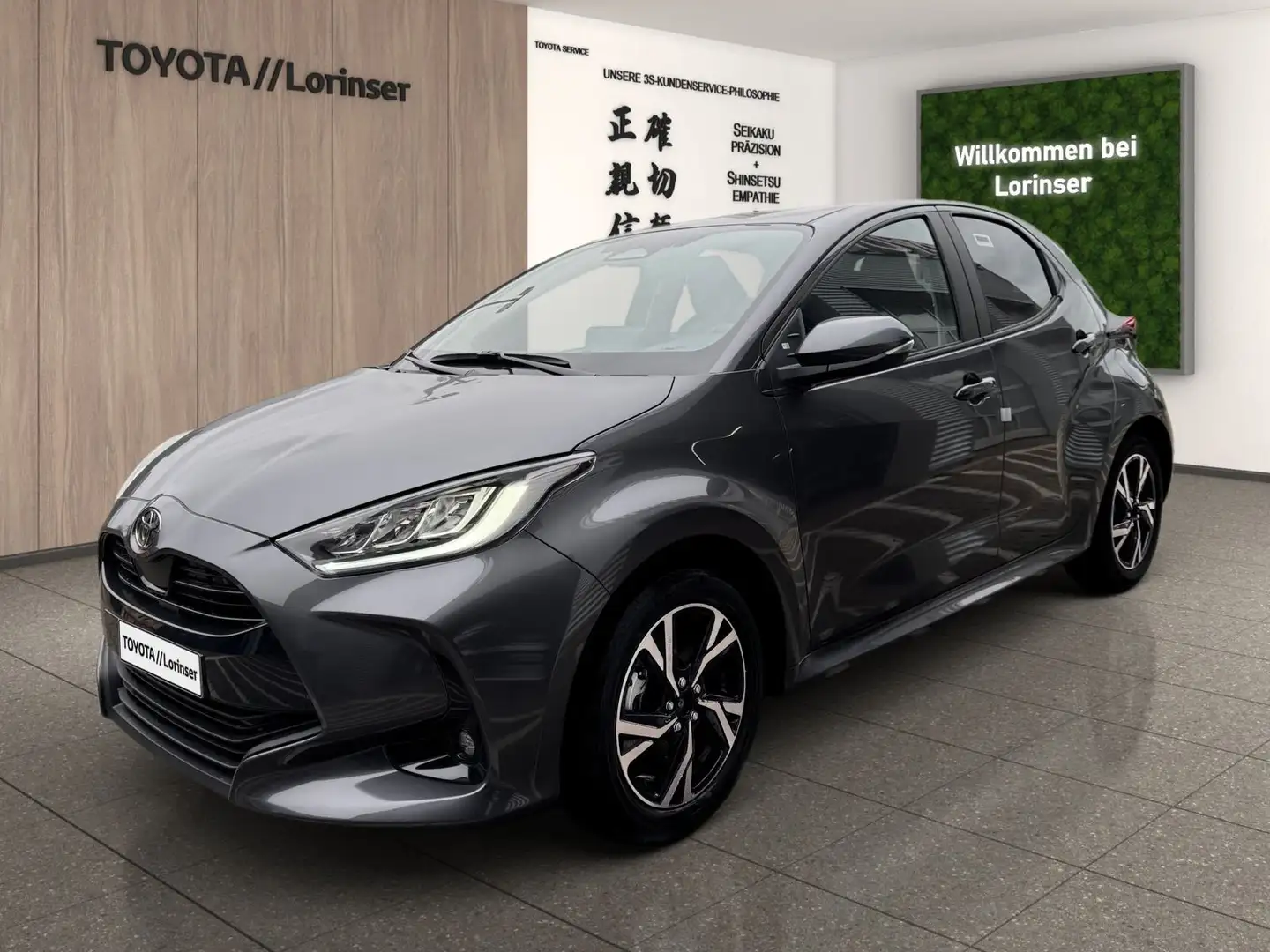 Toyota Yaris 1.5 Teamplayer Kam.+KlimaA+LED+SHZ+ACC+AUT Grau - 2