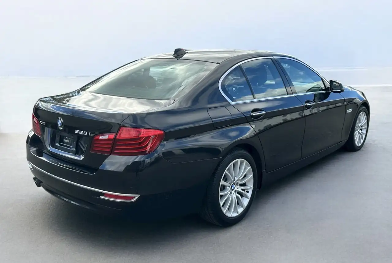 BMW 5 Series снимка BMW 5 Series