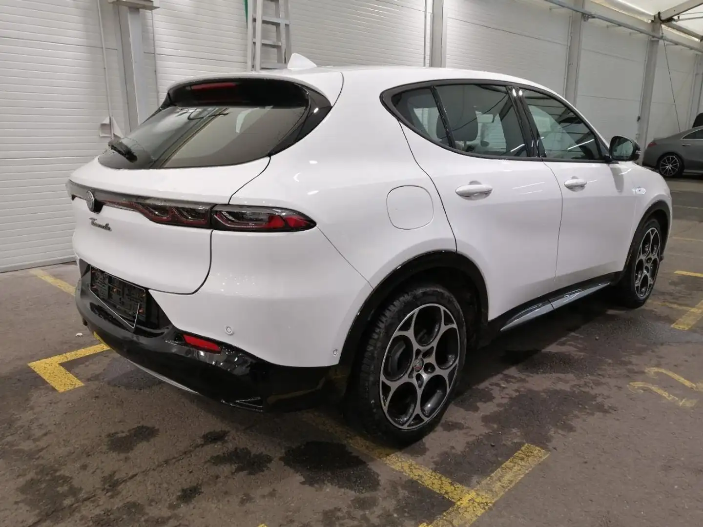 Alfa Romeo Tonale MHEV Ti  1.5 VGT 160PS bijela - 2