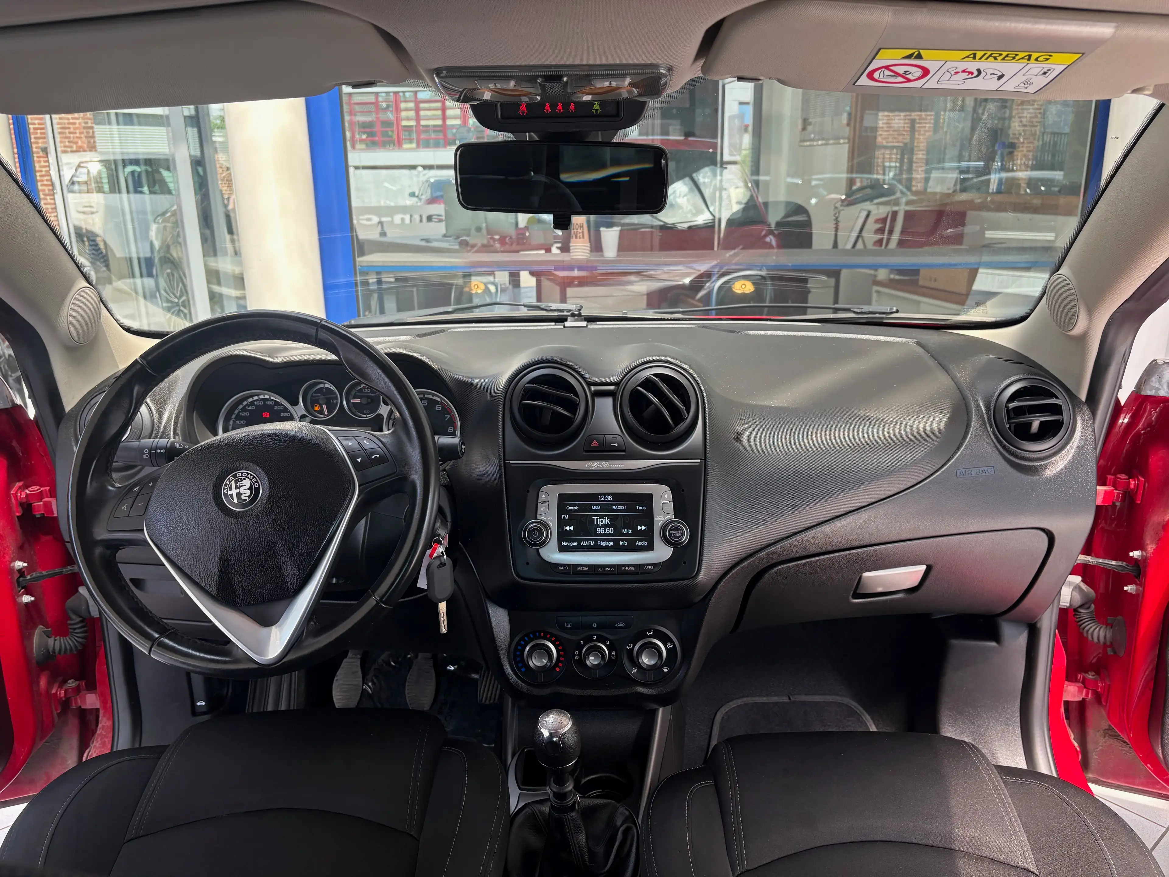 Alfa Romeo MiTo 1.4i * CLIM * JANTES * 1ER PROP * — photo 10