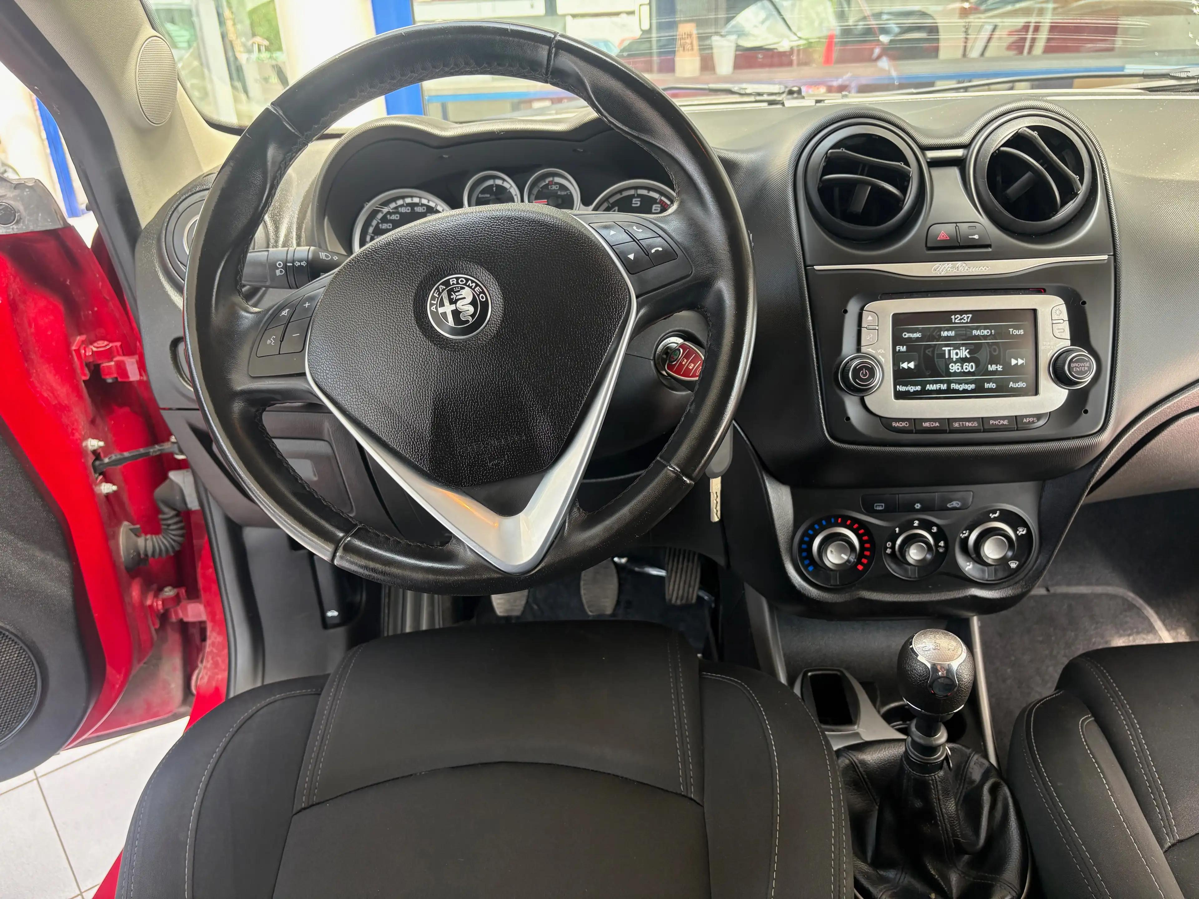 Alfa Romeo MiTo 1.4i * CLIM * JANTES * 1ER PROP * — photo 15