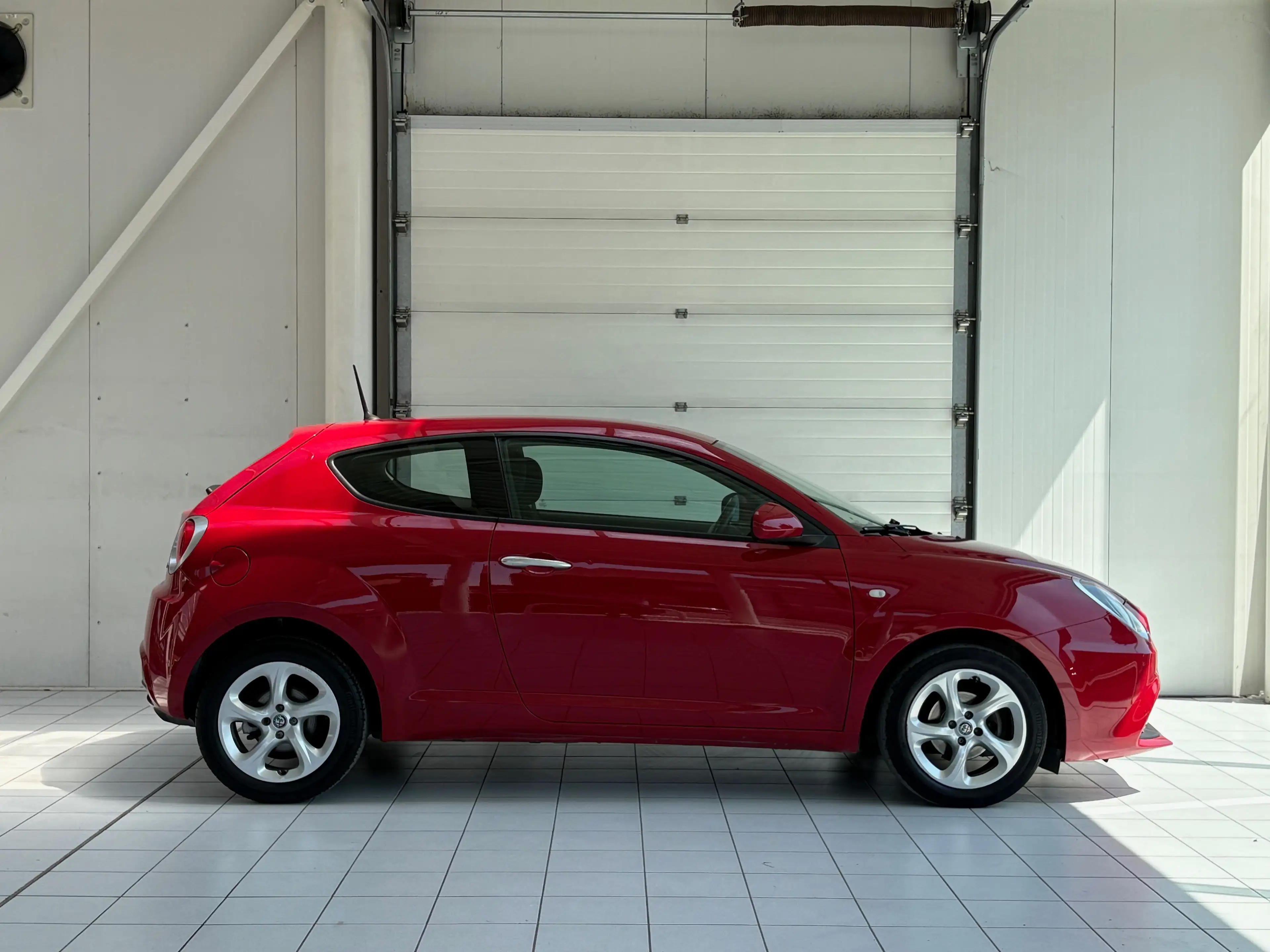 Alfa Romeo MiTo 1.4i * CLIM * JANTES * 1ER PROP * — photo 6