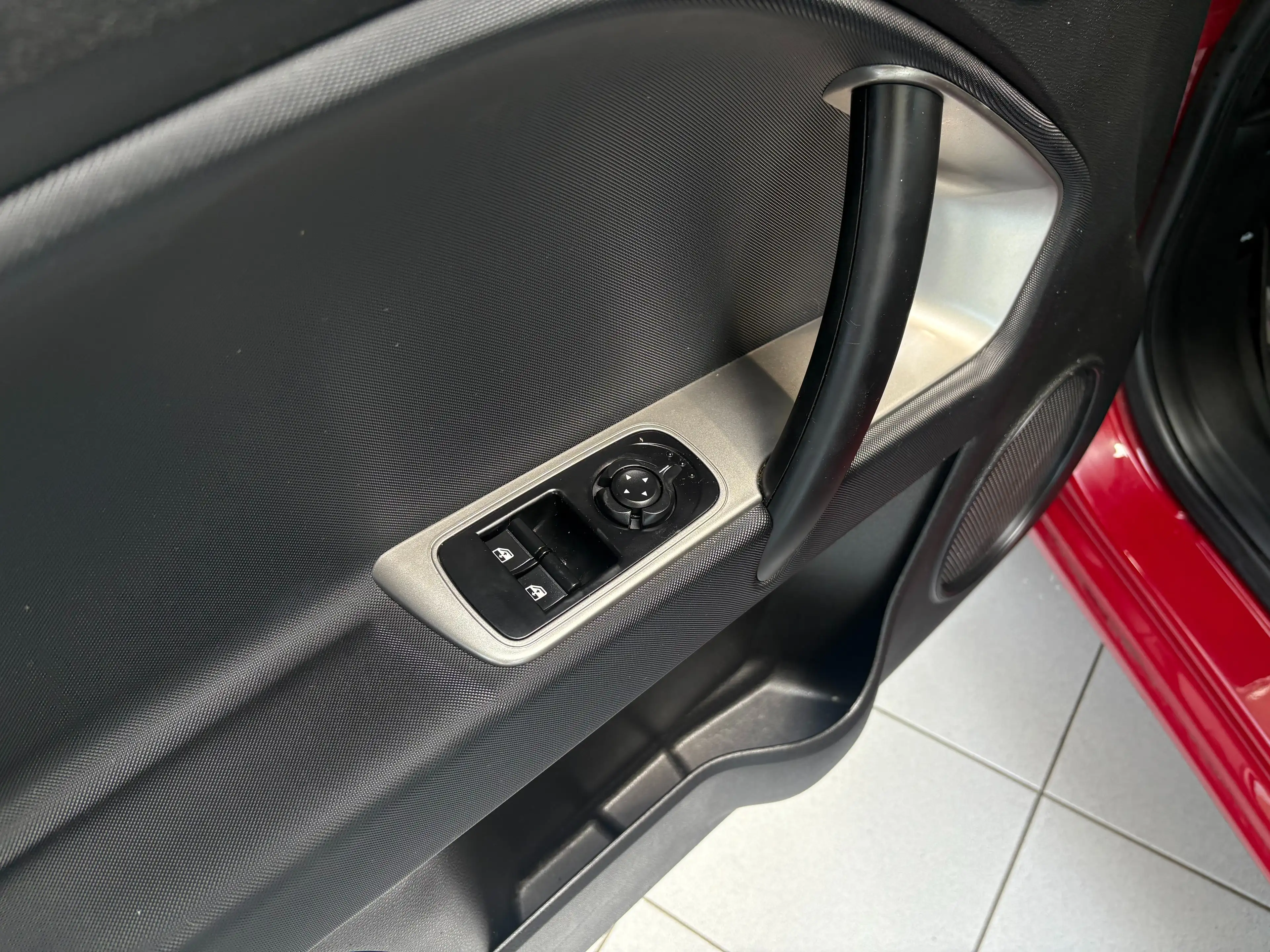 Alfa Romeo MiTo 1.4i * CLIM * JANTES * 1ER PROP * — photo 13