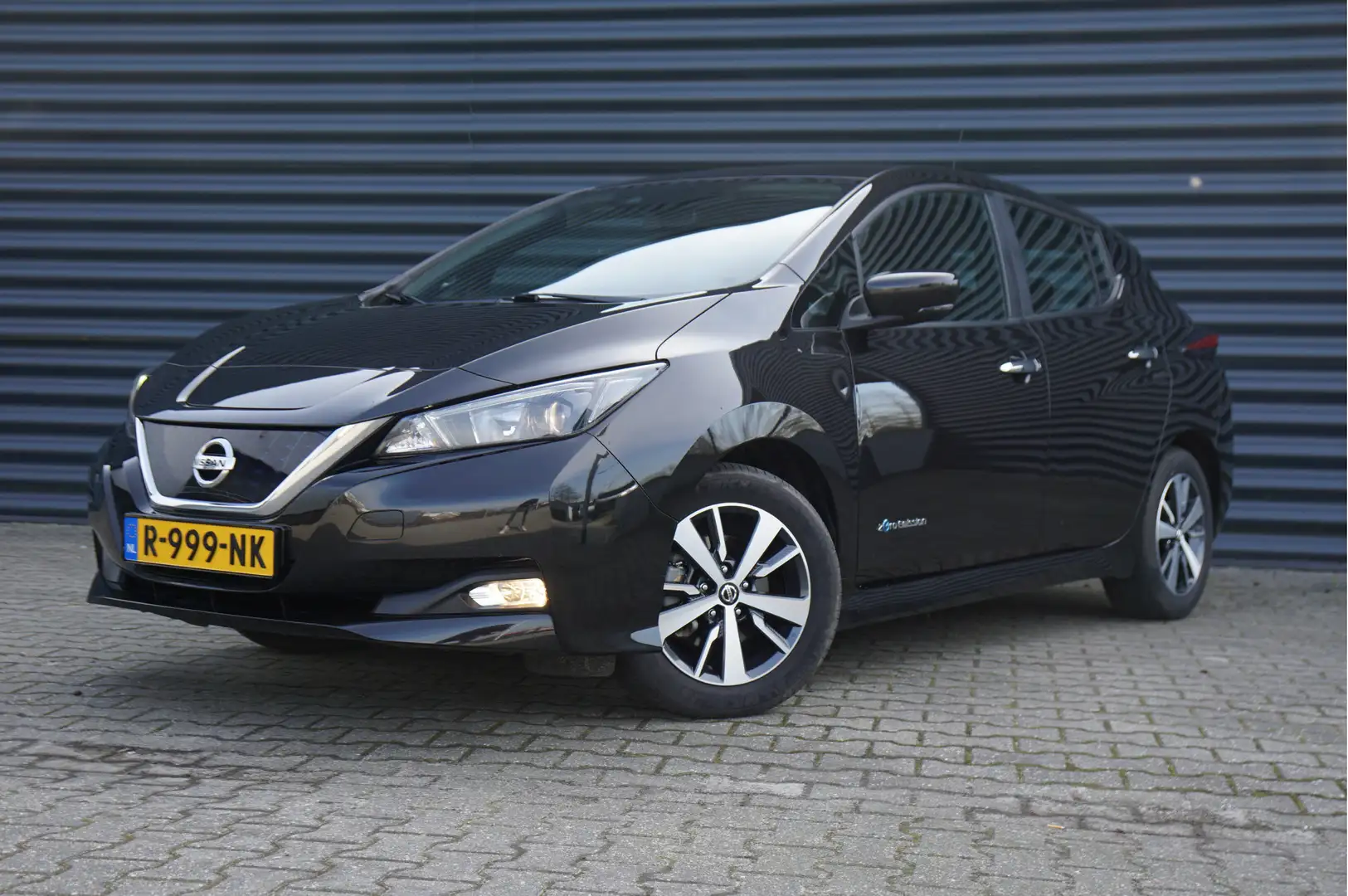Nissan Leaf Acenta 40 kWh | Camera | Navigatie | Cruise | Clim Zwart - 2