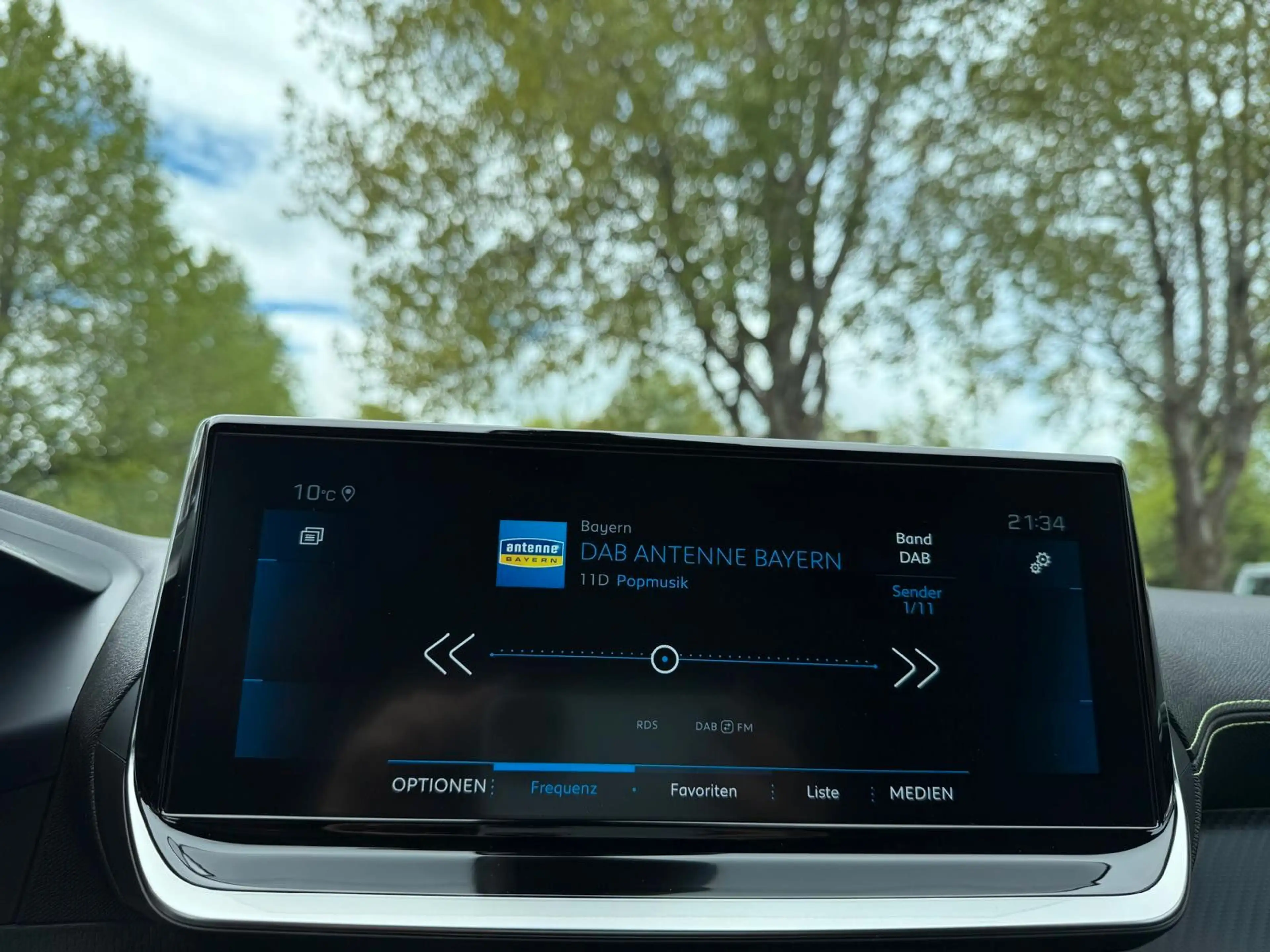 Peugeot 2008 GT Pack / NAVI / AHK / LED / 18" — photo 14