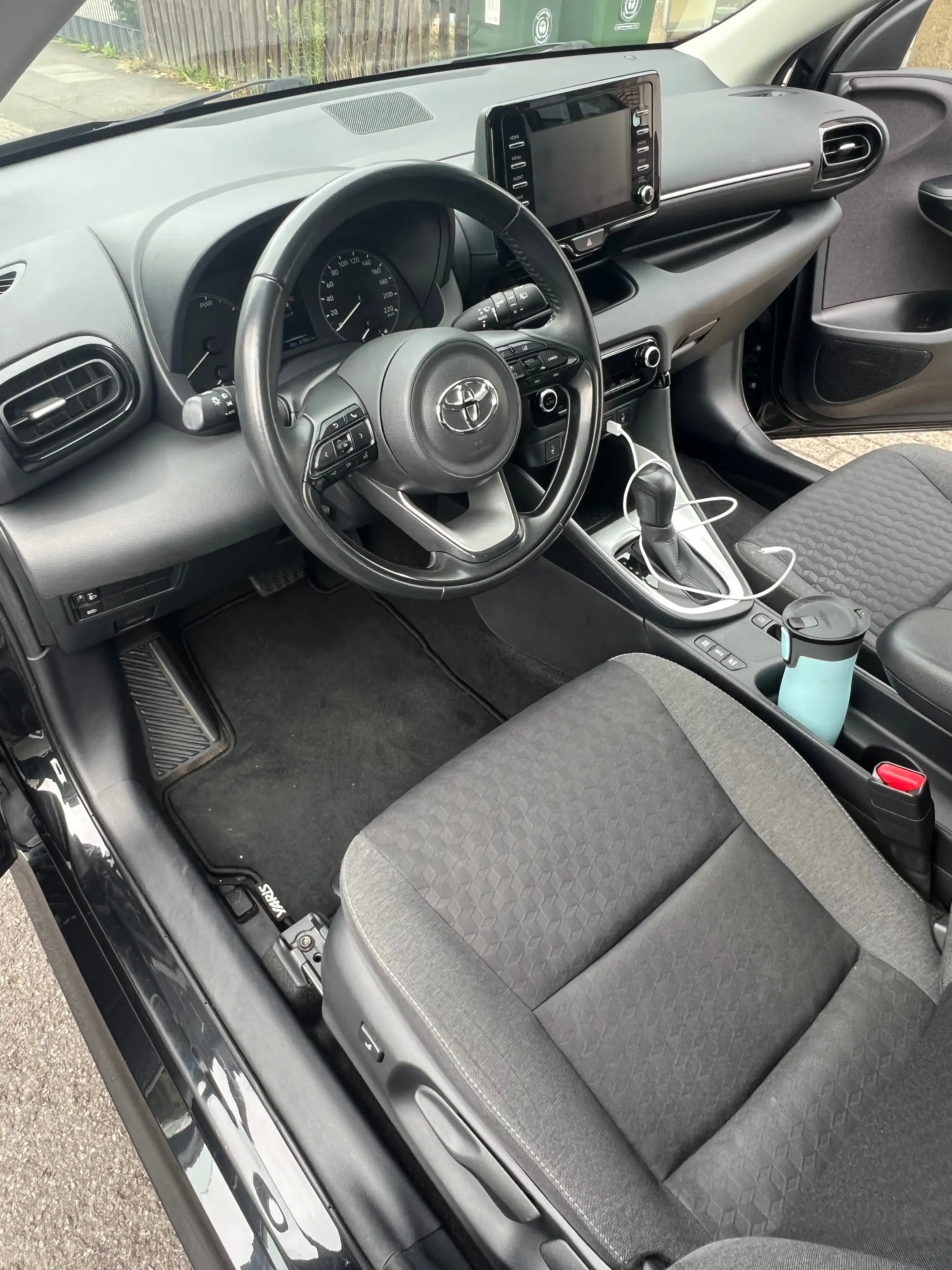 Toyota Yaris Yaris Hybrid 5-Türer Hybrid 1.5 VVT-i Premiere Edition — photo 2