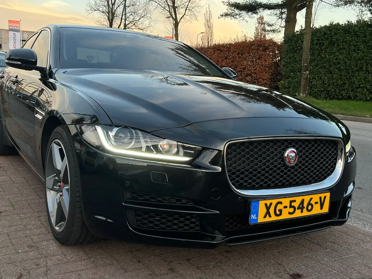 Jaguar XE 2.0t Pure Sport 200PK *NAP|Luxueus en Goed Onderho Noir - 2
