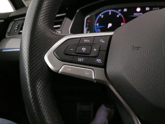Volkswagen Passat Alltrack view 27