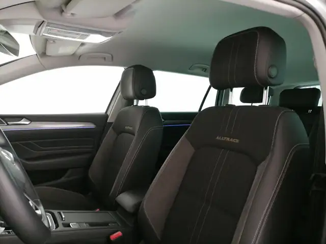 Volkswagen Passat Alltrack view 13