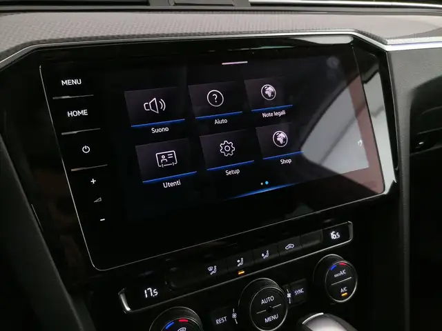 Volkswagen Passat Alltrack view 21