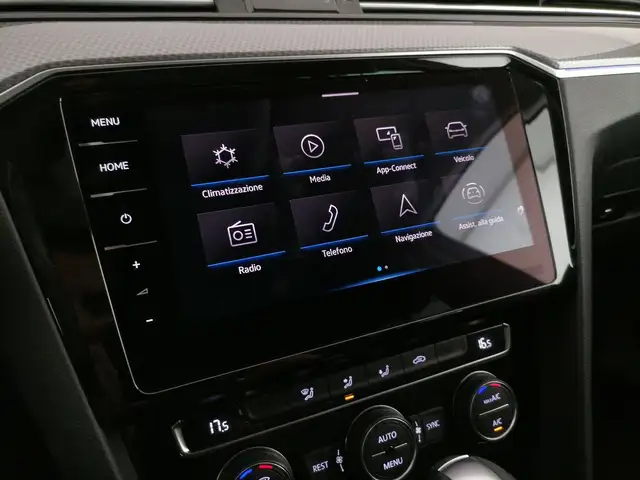Volkswagen Passat Alltrack view 20