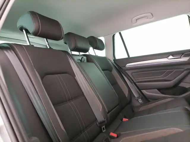 Volkswagen Passat Alltrack view 8
