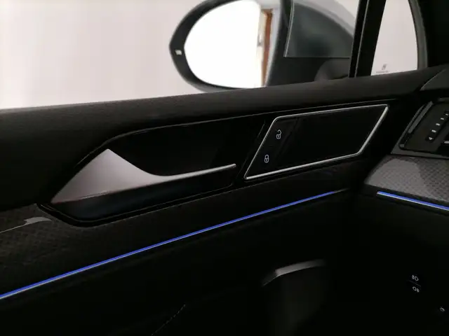 Volkswagen Passat Alltrack view 30