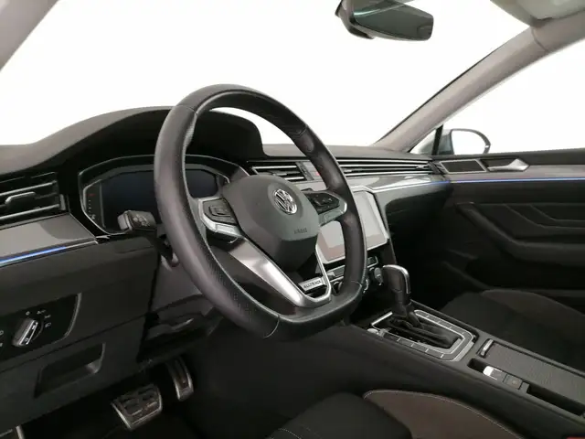 Volkswagen Passat Alltrack view 12