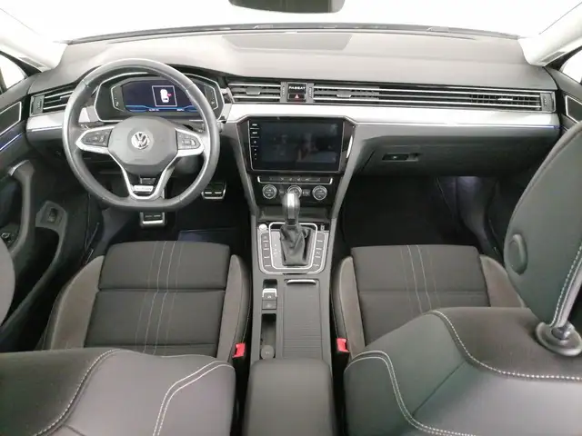 Volkswagen Passat Alltrack view 9