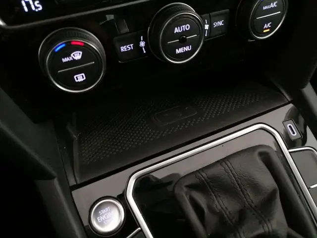 Volkswagen Passat Alltrack view 22