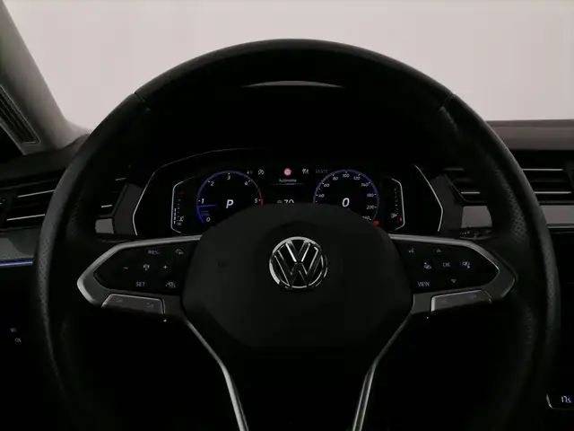 Volkswagen Passat Alltrack view 26